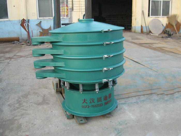 直徑1000型振動篩除了有碳鋼材質其還有不銹鋼+碳鋼，以及全不銹鋼的選擇，用戶可根據用戶物料的性質不同可進行選擇。